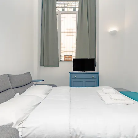 Barbara's House - Navigli - 2 Km From Duomo Apartment