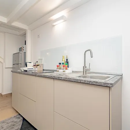 Apartment Barbara's House - Navigli - 2 Km From Duomo *